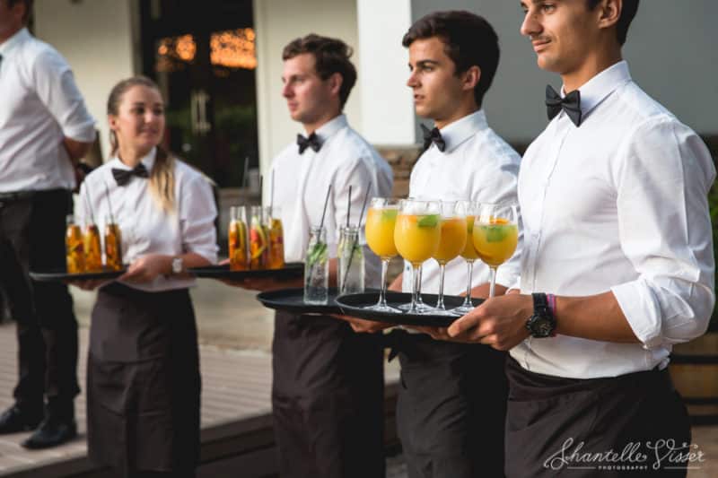 TopTips : 8 mistakes you will avoid with a Bar and Staff Hire Company